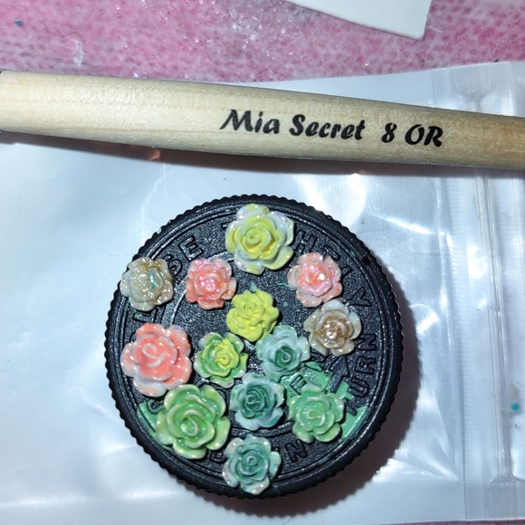 Antiqued Green & Ivory Cameo Brooch Right Face - Picture 6 of 8